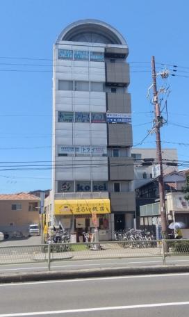 エムズ殿辻３階、各階ワンロアー、沢ノ町駅４分、幹線道路沿い